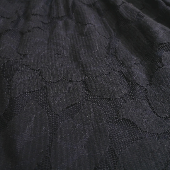 ⭐️ 3/$15 ⭐️ Abercrombie & Fitch Lace Skirt - Picture 5 of 7